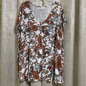 Artisan Ny White Paisley V-Neck Tunic with Red and Teal Accents